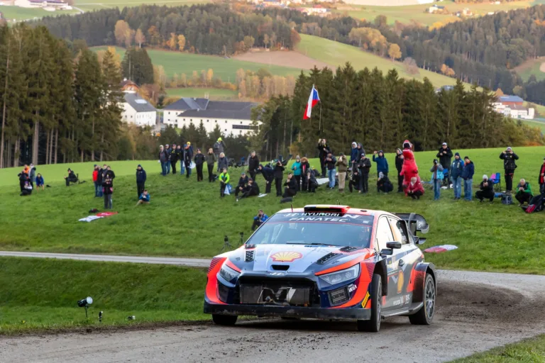 Neuville: Jó volt ismét versenyt nyerni, Japánban is jó esélyeink lehetnek
