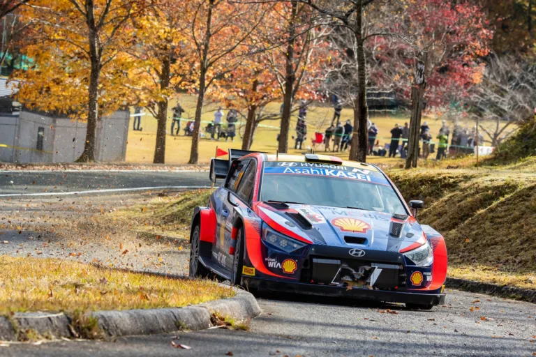 Neuville idei harmadik győzelmét és az év végi második helyet célozza meg Japánban