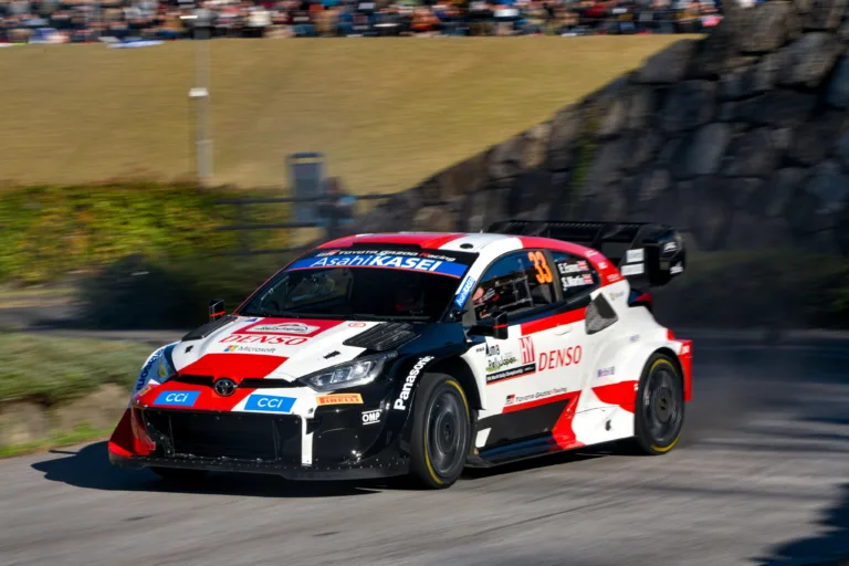Japán Rally 2. nap: A Toyota a havazásban is megtartotta a hármas vezetést