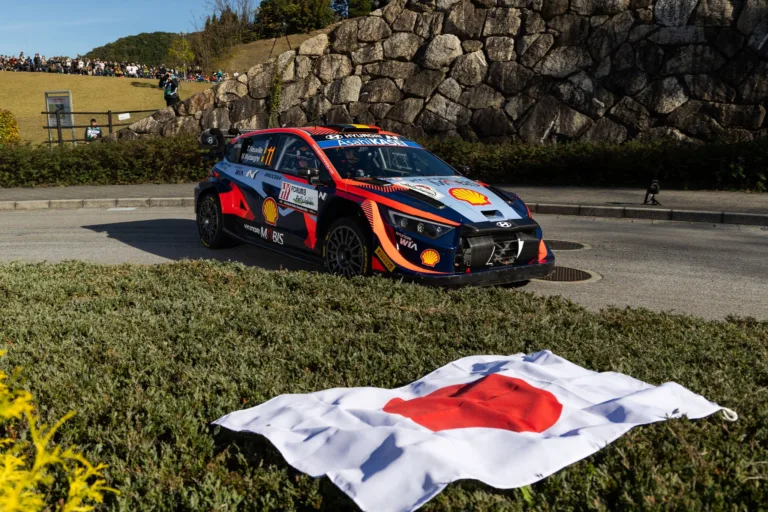 Hogy került Neuville elé az előfutó a Japán Rallyn?