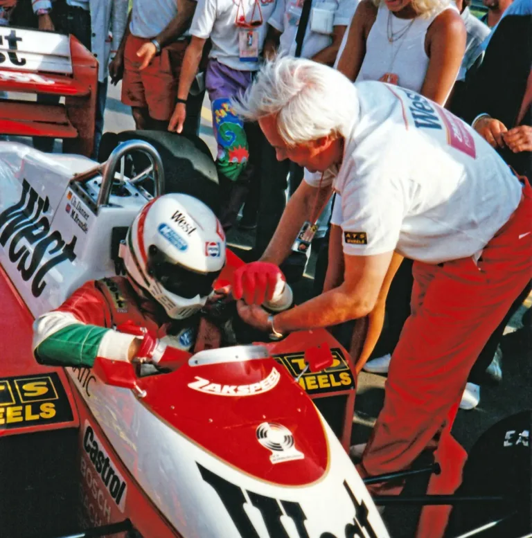 Meghalt a férfi, akinek csapatában Kesjár Csaba első magyarként F1-es autót vezethetett