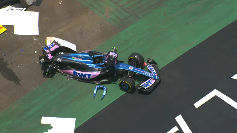 Volt csapattársa leidiótázta Alonsót, miután összeütköztek, a McLaren legyőzte a Red Bullt
