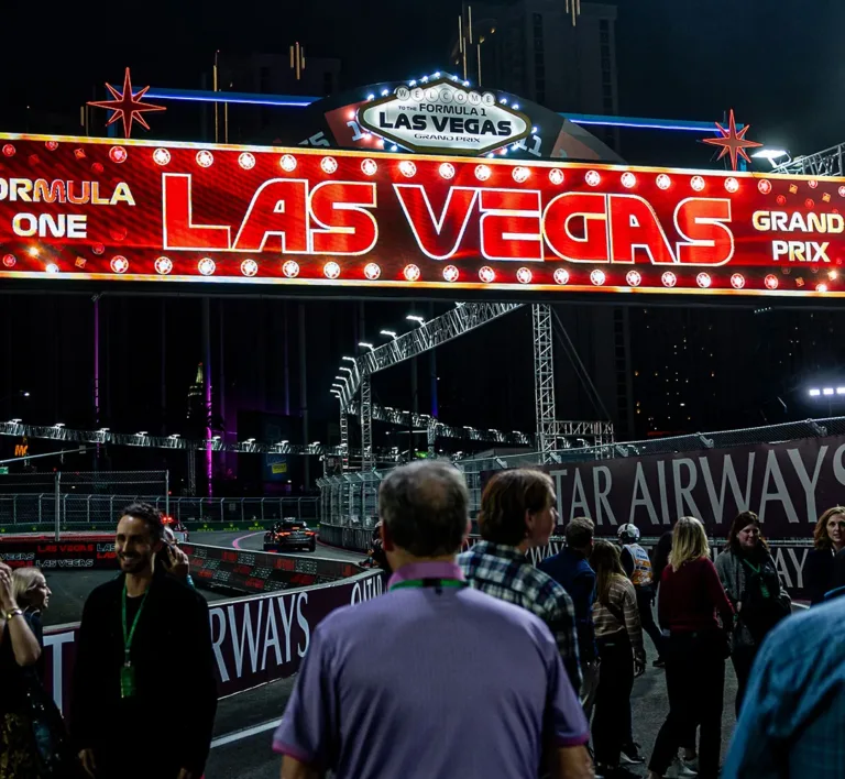 Újabb nevetséges jelenetek Vegasban: az összes nézőt és VIP-vendéget hazaküldték