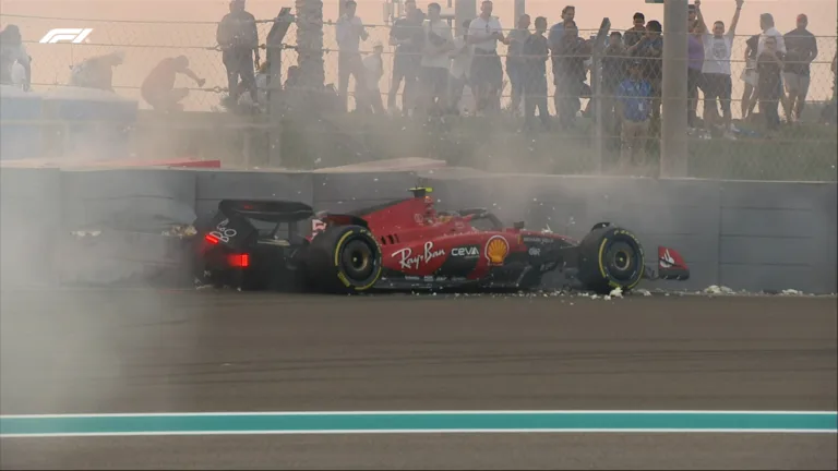 Sainz csúnyán összetörte a Ferrarit, Verstappen feljelentette szegény Williamst a második abu-dzabi edzésen