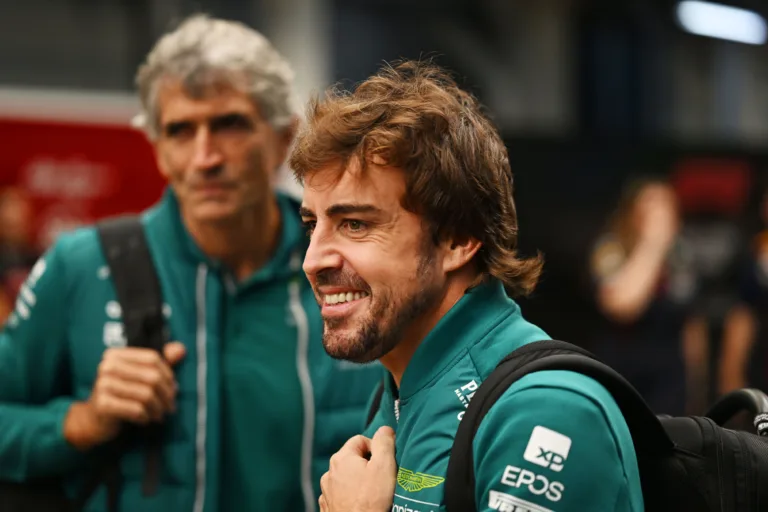 Alonso végül csak reagált, és finoman megalázta az őt idiótának nevező volt csapattársát