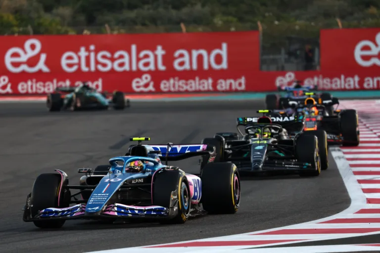 Válaszokat vár csapatától az F1-es pilóta, miután kiszúrtak vele: Ennek nem szabadna megtörténnie