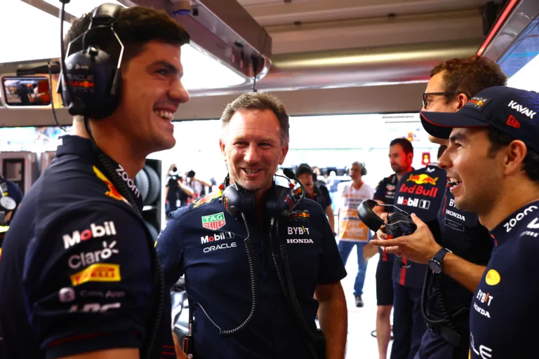 A Red Bull csapatfőnöke is meghúzta, amit David Beckham, csak őt kirúgta érte a barátnője