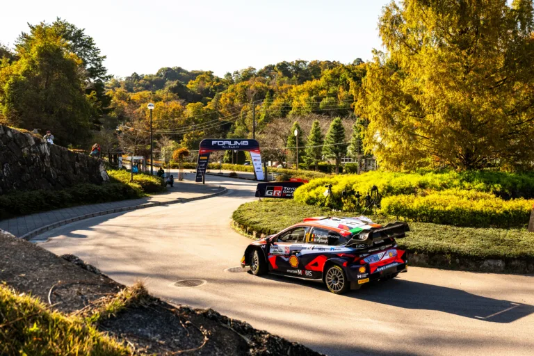 Thierry Neuville csütörtökön mindent vitt a Japán Rallyn