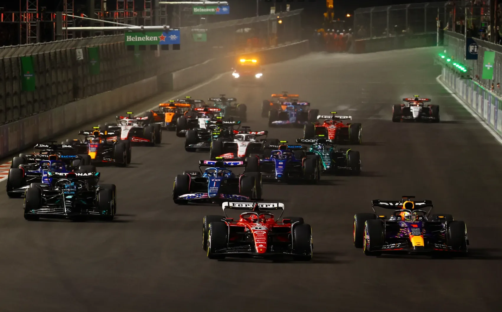 Max Verstappen, Red Bull, Charles Leclerc, Ferrari, George Russell, Mercedes, Las Vegas, rajt