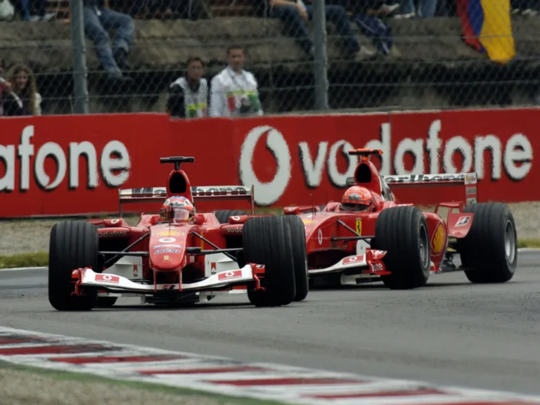 Erre lenne képes a 2004-es Ferrari a 2023-as ellen Monzában (videó)