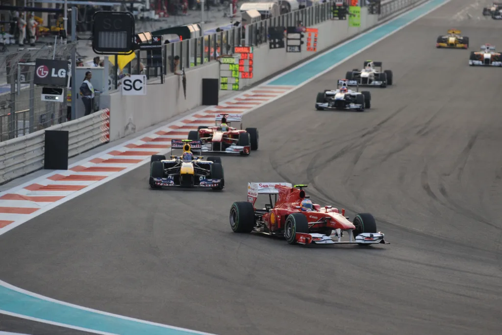 Fernando Alonso, Ferrari, Abu-dzabi Nagydíj, 2010, Mark Webber, Red Bull, Felipe Massa
