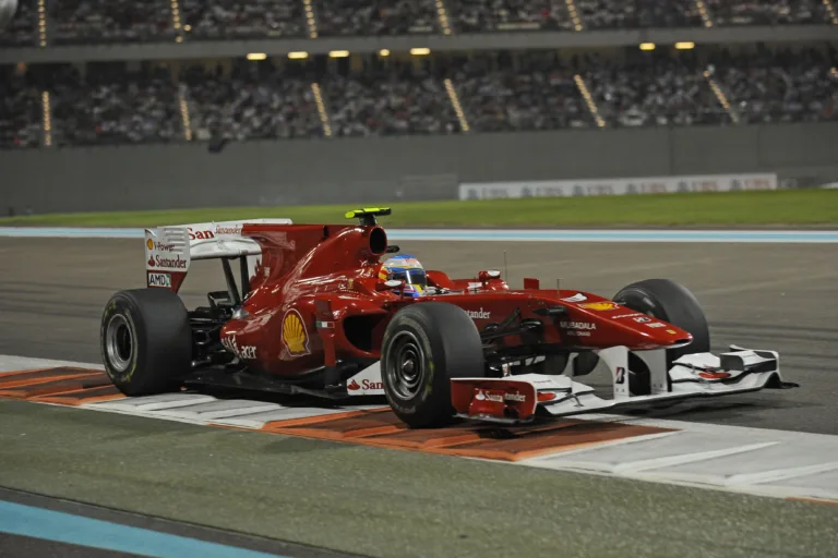 Alonso a Red Bull tiltott csapatutasítása miatt nem lett világbajnok a Ferrarival?