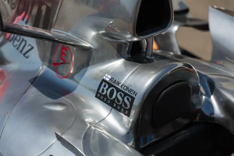 Räikkönen McLarenje, Schumacher „ál Ferrarija” és egy világbajnok Lotus is új gazdára lel Abu-Dzabiban