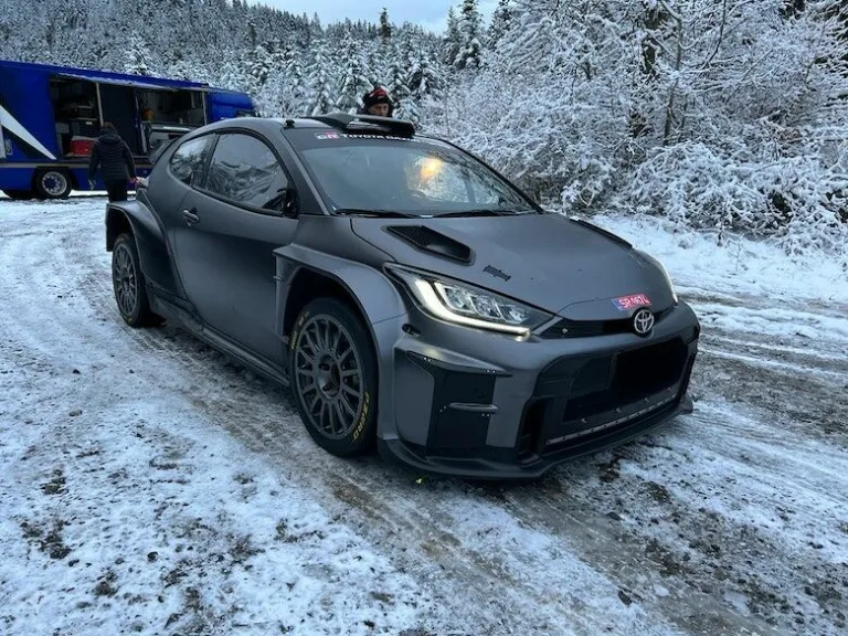 Hétközben teszt, hétvégén verseny vár a Rally2-es Toyotára