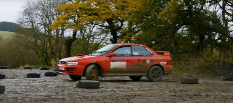 A Top Gear egykori sztárműsorvezetője, Richard Hammond egy nap elvitte lányát egy rally iskolába (videó)