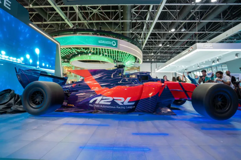 Versenyző nélküli autóversenynek ad otthont a Forma–1-es szezonzáró helyszíne