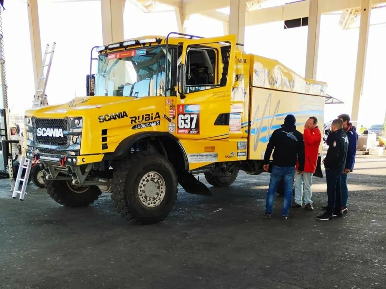 Több magyar versenyző is indul a Dakaron