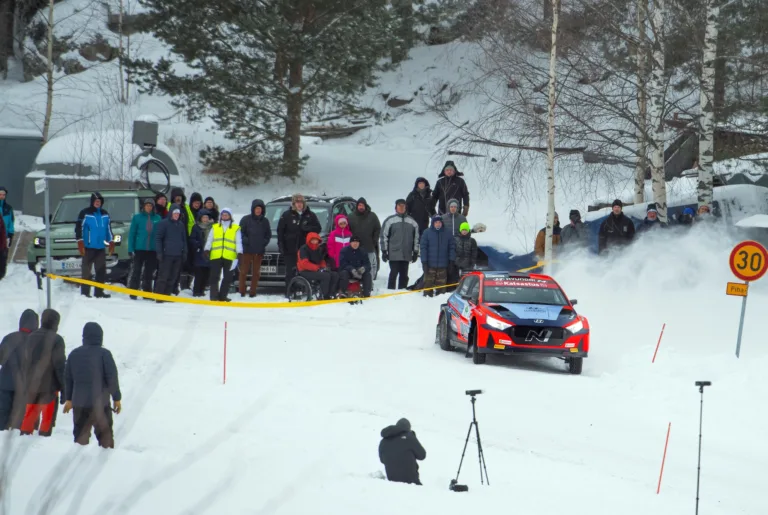 Egy fiatal tehetség mellett tér vissza a legtöbb WRC-futamon induló navigátor