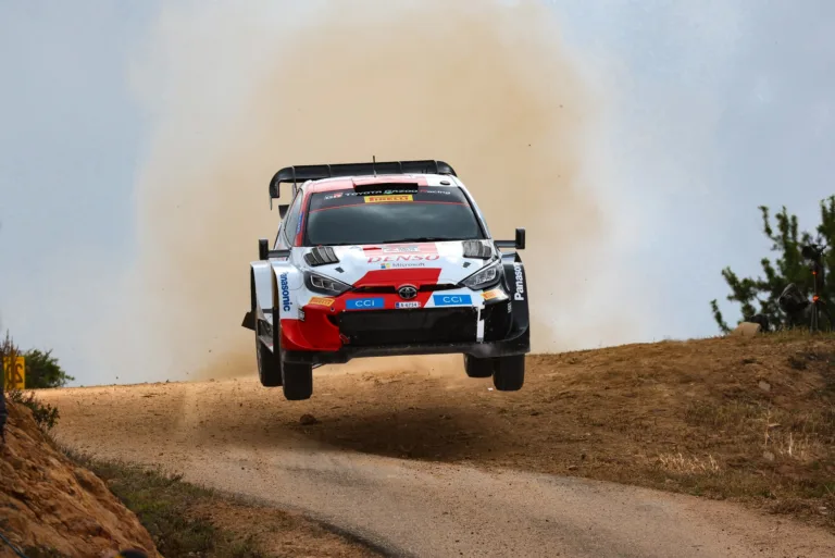 A versenyzőknek tetszik az új WRC-futamformátum, a gyártóknak és versenyszervezőknek viszont nem