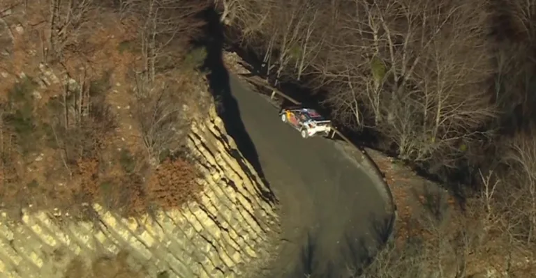 Monte-Carlo Rally SS12: Evans komoly hátrányban, Neuville és Ogier küzdhet a szombati elsőségért