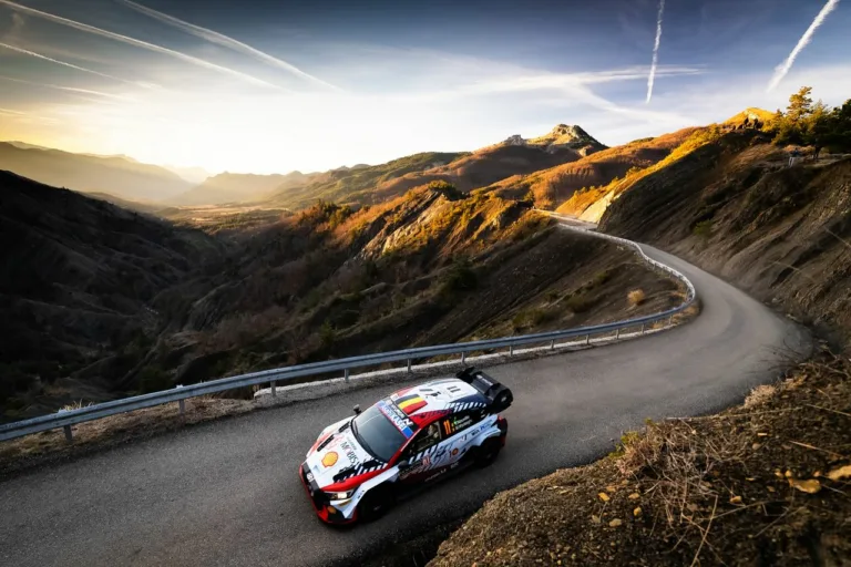 Neuville kezdett legjobban vasárnap a Montén