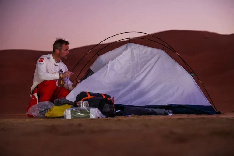 Loeb nagyot hajrázott és megnyerte a kétnapos szakaszt a Dakaron