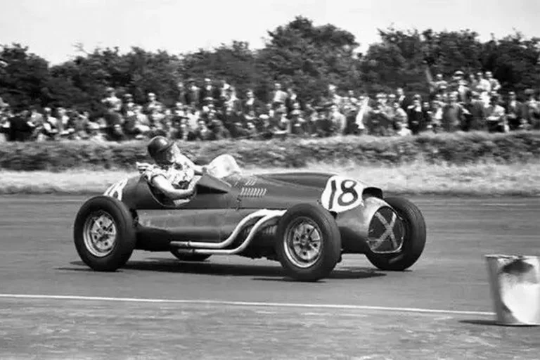 Ezen a napon halt meg az autóversenyző, aki nélkül egy legendával szegényebb lenne a Forma–1