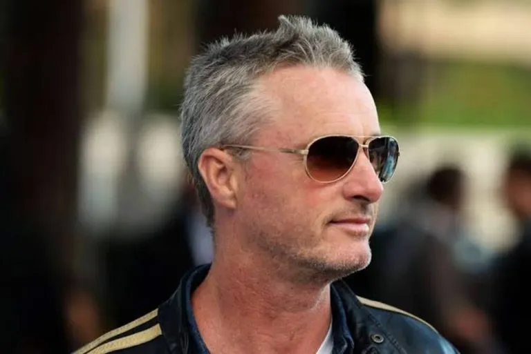 Lauda overáljában és Hunt sisakjában versenyzett Schumacher volt csapattársa ellen az ifjú pilóta