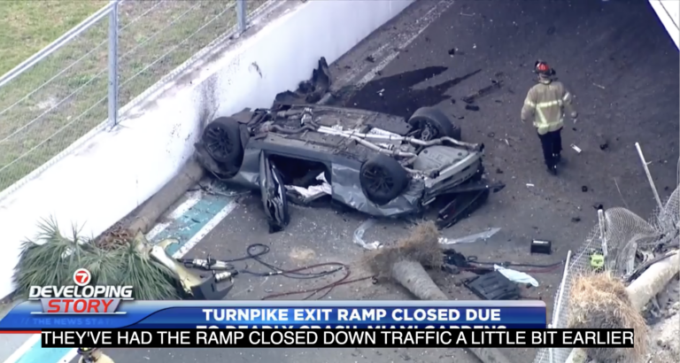 Halálos baleset: Forma–1-es pályán landolt a szaltózó sofőr és az autója (videó)