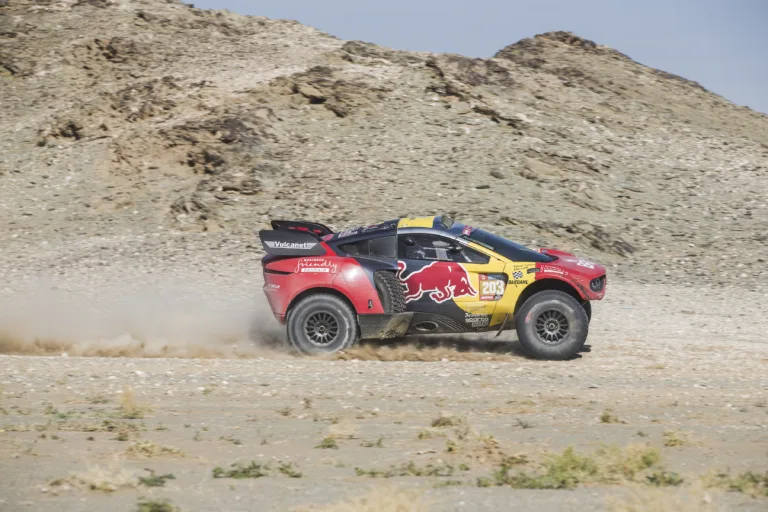 Loeb már második a Dakaron, a motorosoknál 1 másodperc a különbség az élen