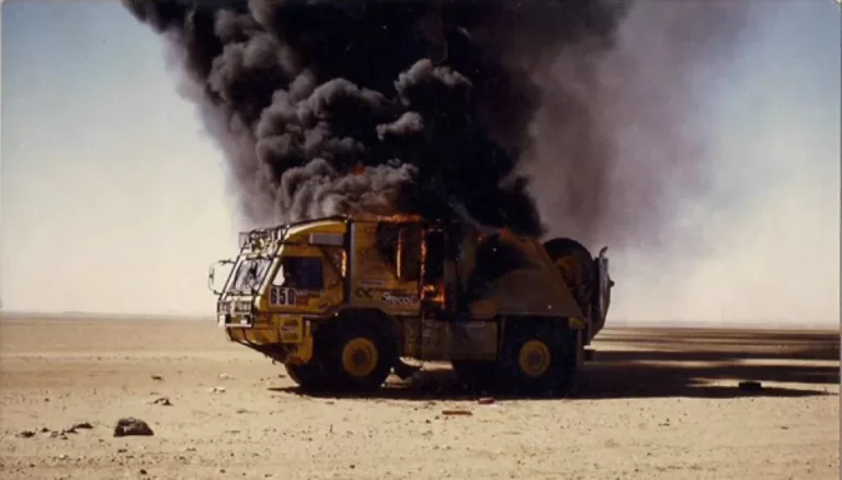 Amikor az F1 legendás sereghajtója elindult a Dakaron, majd lángokban végezte