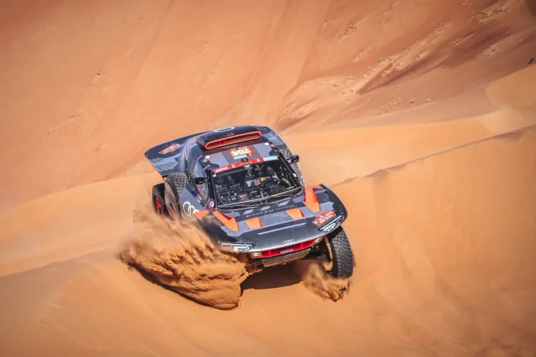 Carlos Sainz vezet a Dakaron – Al-Attiyah jóslata nem vált be