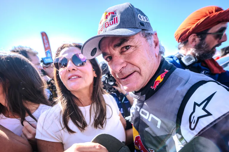Meglepetések Portugáliában: Carlos Sainz visszatér a Dakar győzelem után, Loeb új kategóriában indul