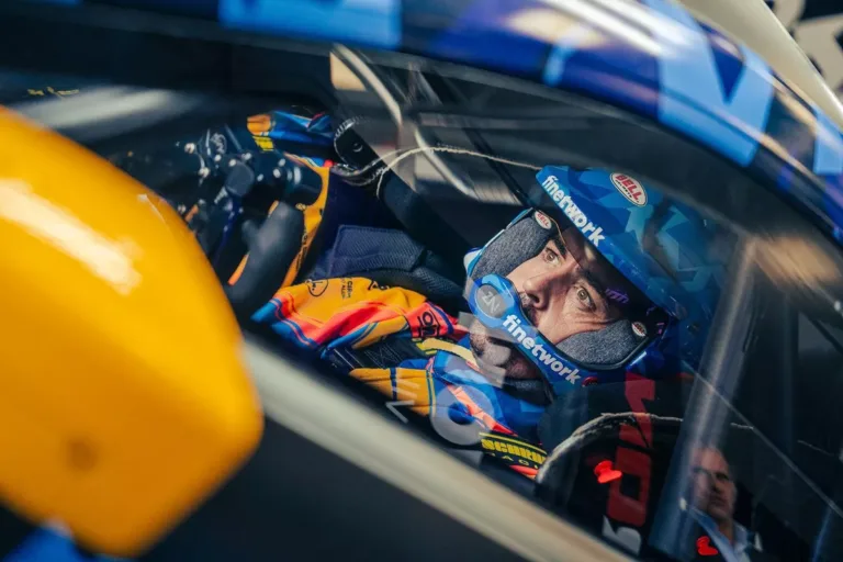 Alonso 650 lóerős autót vett, hogy azzal szórakoztassa családját az F1-es szezon után