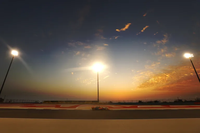 Máris megvan, melyik két F1-es csapat nem fog jól szerepelni a bahreini teszten?