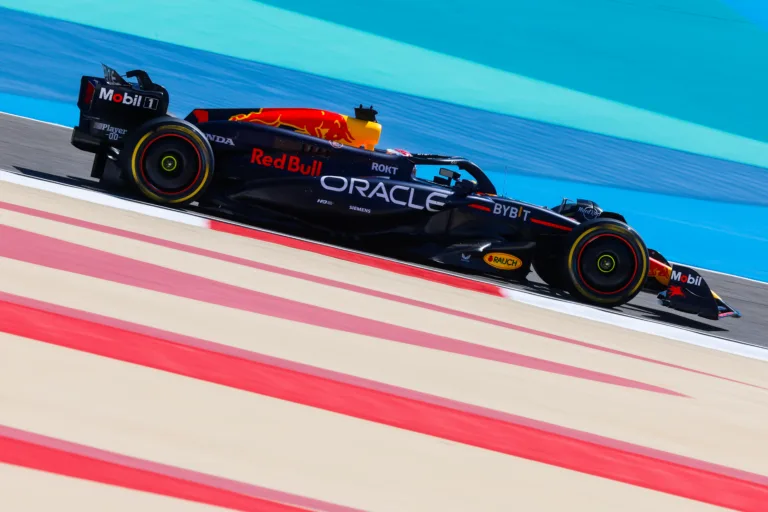 Verstappen kezdésnek letarolta a mezőnyt a bahreini F1-es teszten