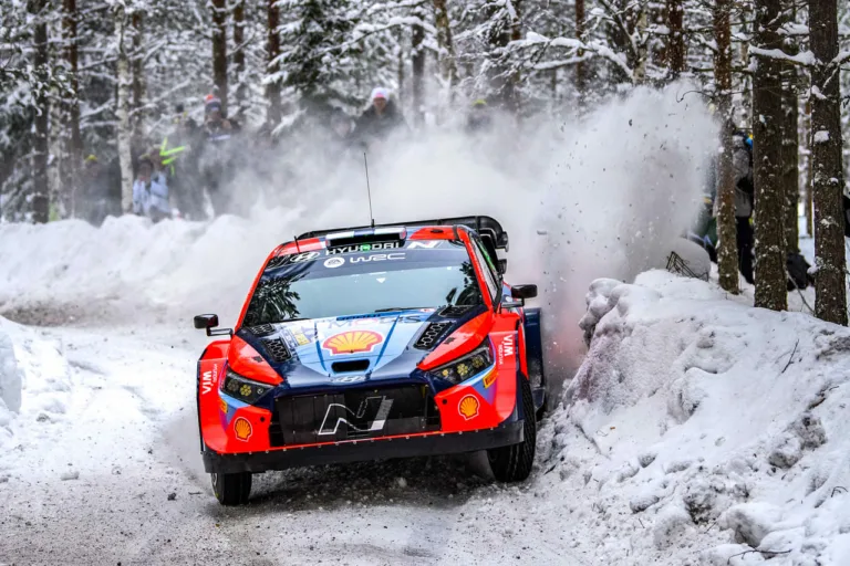 Lappi vezeti a Svéd Rallyt a péntek délutáni szakaszok után, de Solberg az igazi meglepetés
