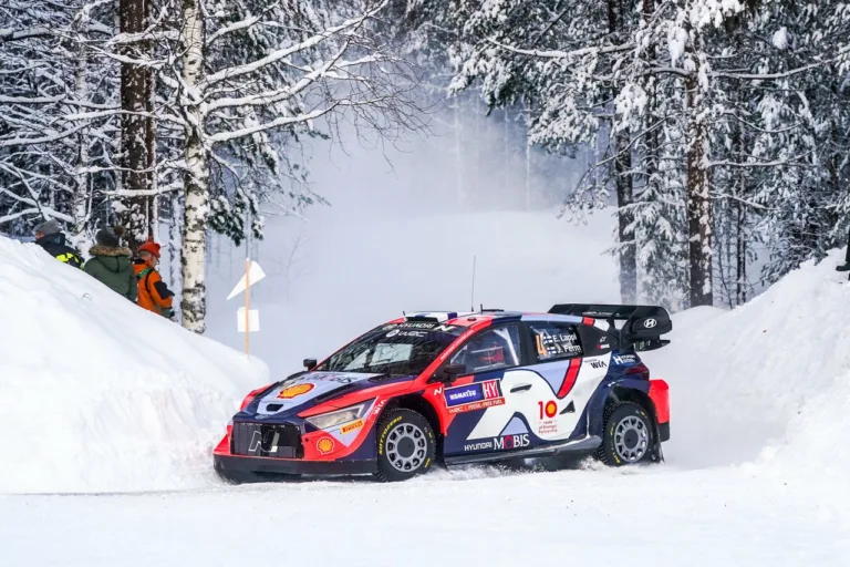 Lappi vezet, Fourmaux szakaszt nyert, csata a második helyért a WRC2-ben a Svéd Rallyn