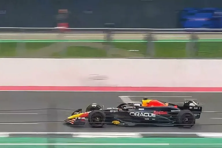 Kémfotókon a 2005-ös Red Bull-lal „versenyző” 2024-es RB20-as