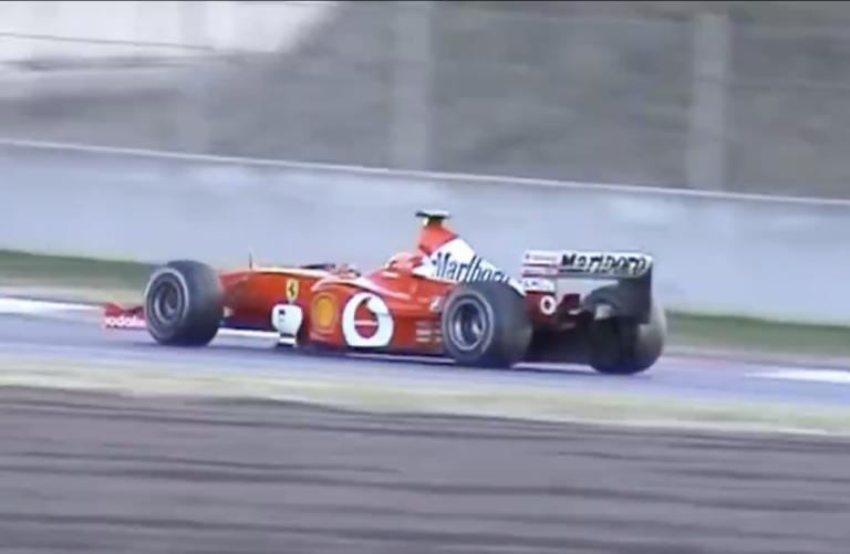 Emlékek és teszten üvöltő V10-esek a múltból – újabb szenzációs videók Frentzentől