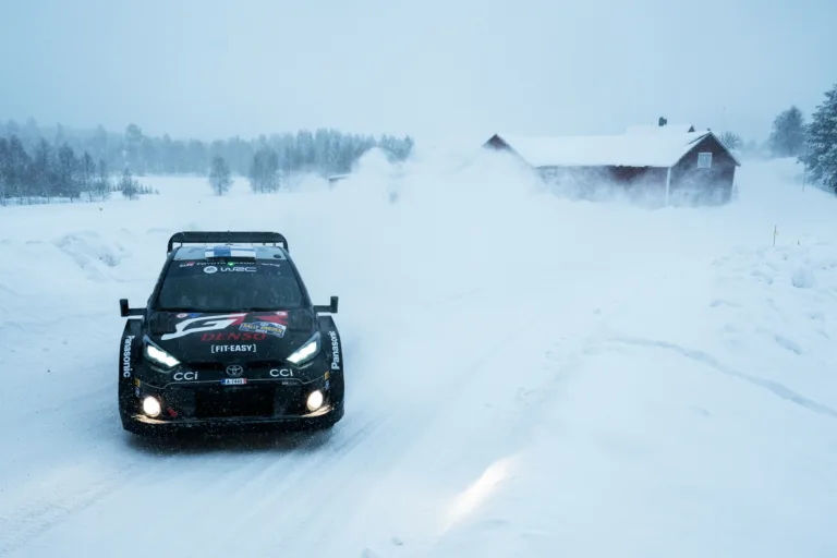 Svéd Rally: Neuville a tapadással küzd, Rovanpera majdnem hazament, Tanak esélytelennek érzi magát