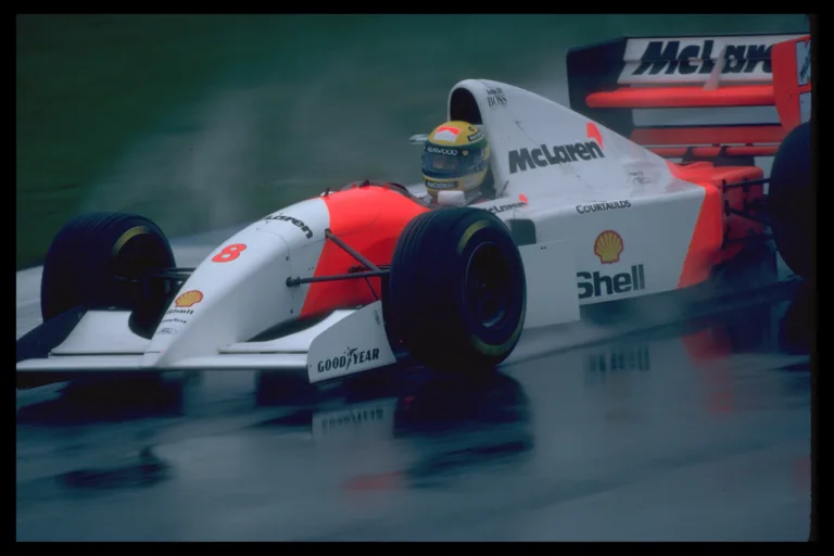 A Senna legendás győzelmét hozó McLarent fogja vezetni Vettel Imolában