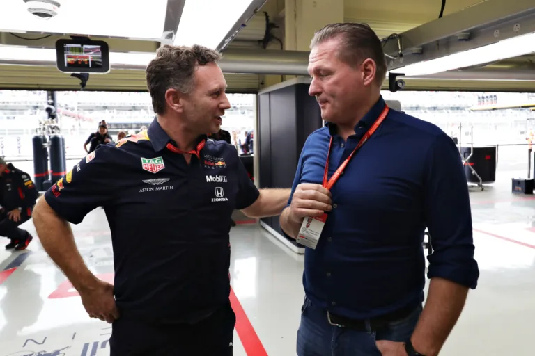 Jos Verstappen megint belerúgott Hornerbe, és kvázi lemondott a Red Bullról