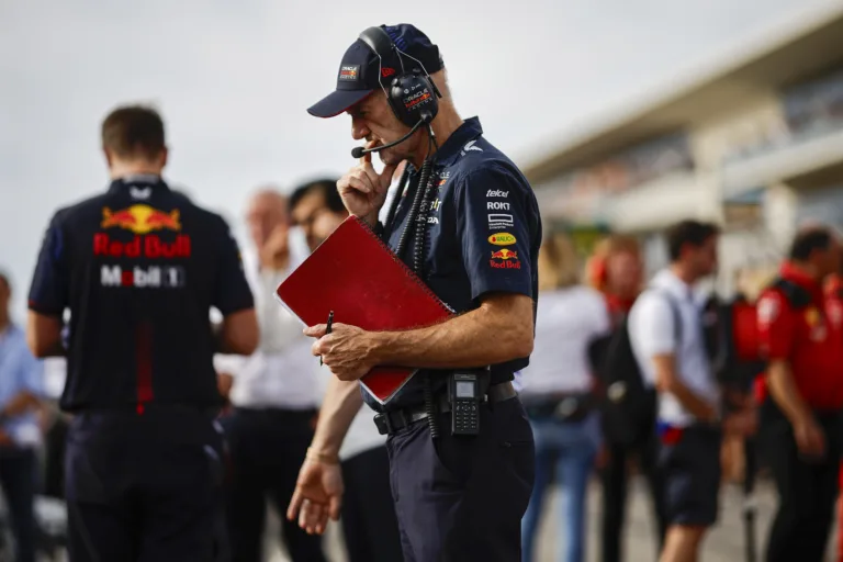 Newey ügyvédei akcióba lendültek, a Red Bull zsenije tényleg másik csapathoz mehet