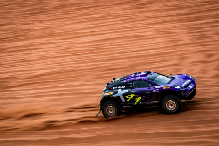 Kiszáll Lewis Hamilton csapata az Extreme E sorozatból