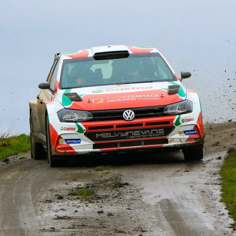 Nem borult a papírforma a brit szezonnyitón