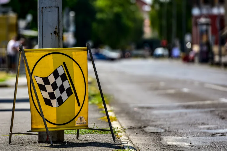 Rendőrség: Nézők elől elzárt területen történt a vasárnapi halálos rallybaleset