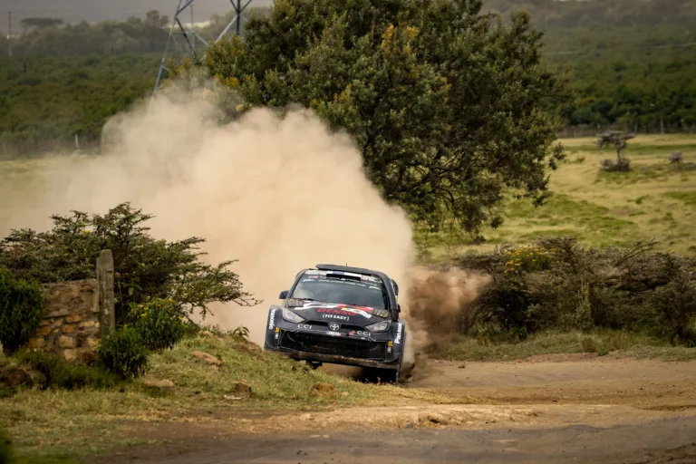 Rovanperát is utolérte a probléma, de így is vezet a Szafari Rally záró napja előtt