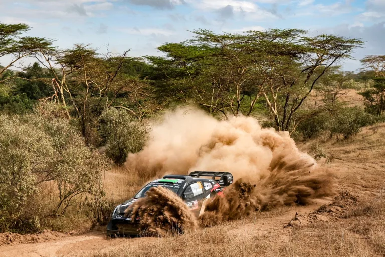 Fokozódtak a Hyundai problémái Kenyában, Evans a záró napon, Rovanpera a versenyen vezet