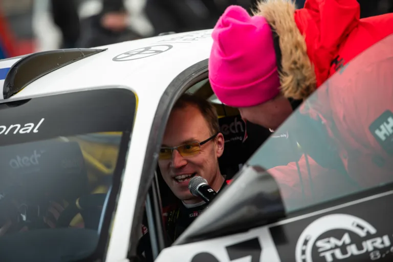 Latvala a nagymamája útján borult fel a Tuuri Rallyn (videó)